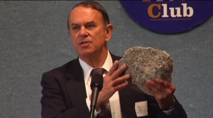 Luftwaffen-Oberst Charles Halt: UFO schießt Strahlen auf Militärbasis