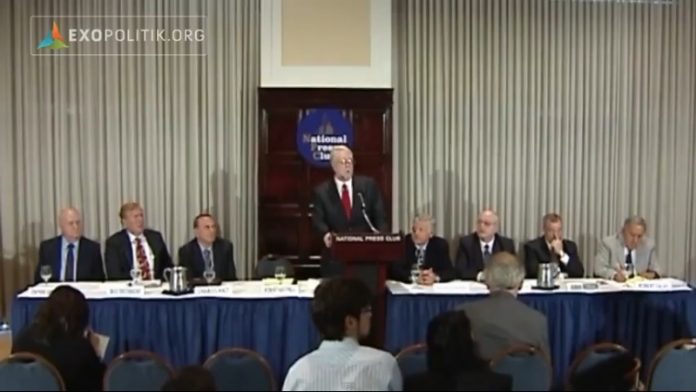 Pressekonferenz: UFOs und Atomwaffen