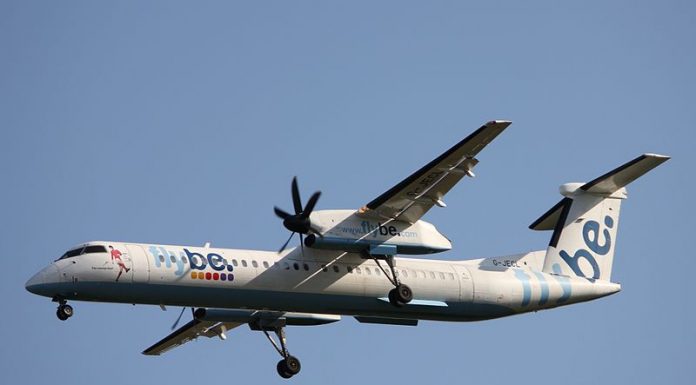 Mal wieder: Unbekanntes Flugobjekt verfehlt Flugzeug nur knapp Eine Maschine vom Typ Dash 8 Q400 (Foto: Milad A380)