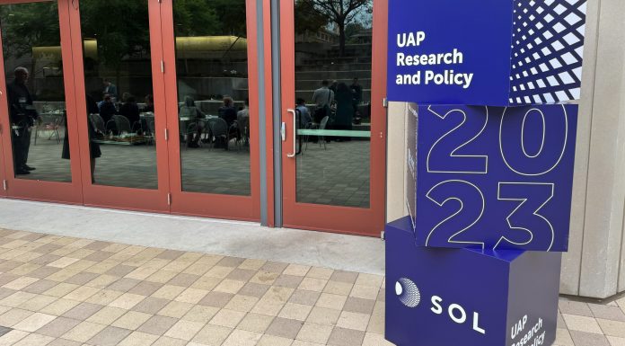 Insider beraten an der Stanford University über die Zukunft der UFO-Offenlegung Sol Foundation Konferenz an der Stanford Universität 2023